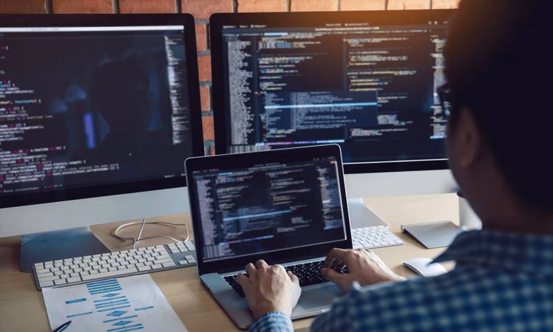 数据科学选型:R与Python如何赋能源城区网站建设?